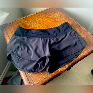 Size 2 Lululemon black speed up 2.5 inch inseam short